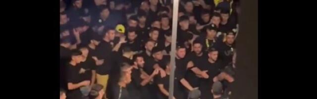 Navijači gađali predsednika Fenera i oborili ga na zemlju (VIDEO)