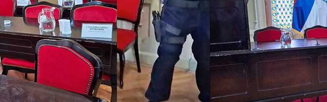 Opozicija o današnjim događajima: Slom Skupštine grada, naoružana policija na sednici