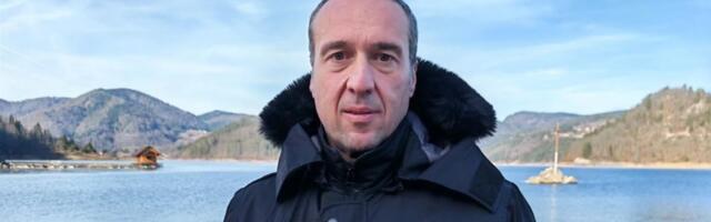 Ženski donji veš ispod jelke Mladena Mijatovića: Podelio sliku iz doma, pa slučajno otkrio da ima novu devojku