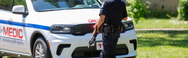 UZNEMIRUJUĆ SNIMAK! Policajac prebio ženu, više puta je udario pesnicom u glavu!