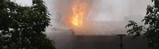 Saznajemo! Buknulo novo žarište u zgradi novobeogradskog tržnog centra, vlasnici lokala uplakani: Sve mi je izgorelo (FOTO/VIDEO)