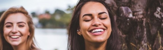 OBOŽAVAJU DA BUDU GLAVNI U DRUŠTVU! Ovi horoskopski znaci su željni pažnje!