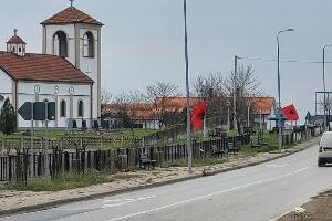 У Клокоту албанске заставе; Канцеларија за КиМ: Још један покушај  застрашивања