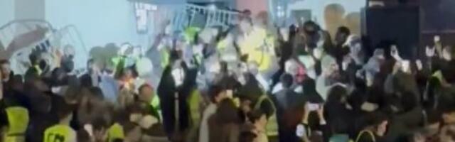 POVREĐEN POLICAJAC KOD RTS-A Dačić: Javljeno nam je iz RTS da su tri ulaza blokirana