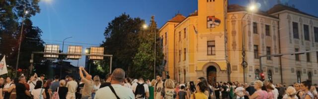 Građani blokirali raskrsnicu kod Osnovnog suda u Nišu, studenti zabrinuti zbog novih hapšenja