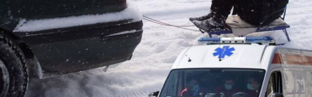 DRUG IH POKUPIO! Detalji jezive nesreće u Kraljevu LEDE KRV: "NISAM IH VIDEO OD SNEGA!" (VIDEO)