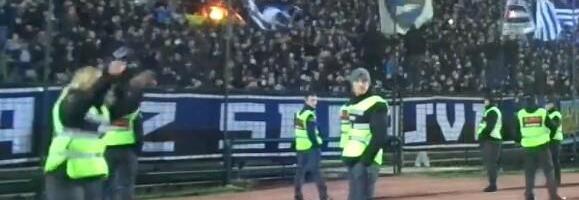 SRPSKI TRENER U CENTRU SKANDALA U BOSNI I HERCEGOVINI: Milošević gledao tuču navijača sa policijom, meč produžen 23 minuta!