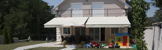 ZAVIRITE U LUKSUZNU OAZU NA AVALI: Muž naše pevačice sagradio pravi raj daleko od grada, a jedan detalj u kući ostavlja bez daha!