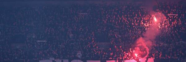 STRAŠNO! GROBARI TOPOVSKIM UDAROM POGODILI DETE! Nezapamćen užas na evroligaškom derbiju - roditelji sklanjaju mališane sa tribina