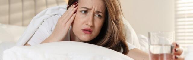 Nikada ne ostavljajte vodu u čaši pored kreveta: Ovaj proces menja ukus dok spavate, a da ne primetite