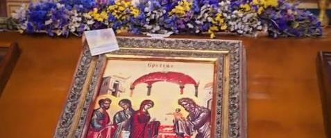 Gde treba ostaviti dobrovoljni prilog prilikom celivanja ikone? Teolog Đurđević otkrio gde mnogi vernici greše