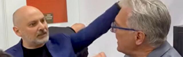 MARGETIĆ VRIŠTAO I URLAO NA SAV GLAS, KAMERE SNIMILE HAOS! Posle promocije napao obaveštajca BiH: "Makni se od moga štanda, ti si LAŽLJIVO SMEĆE" (VIDEO)