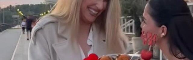 RADA MANOJLOVIĆ POSTALA TETKA! Kolege čestitaju, STIGAO BRATANAC! (VIDEO)