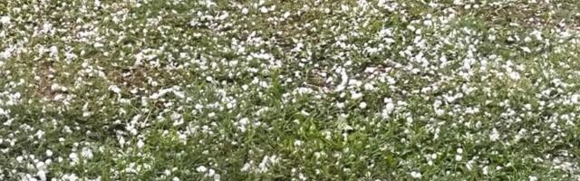 Nevreme se obrušilo i na Ljuboviju! Grad snažno tukao, voda na ulicama (VIDEO, FOTO)