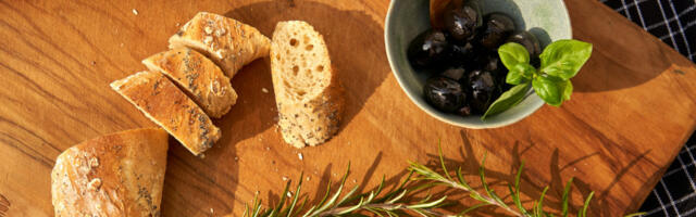 Tost sa maslinama: Savršen branč, za letnje temperature (RECEPT+VIDEO)