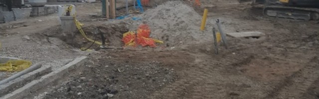 Vesić od Skadarlije napravio rov i ruglo (FOTO)