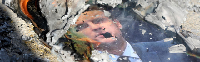 SERIJA NAPADA U FRANCUSKOJ: Poruke podrške, demonstranti pale Makronove portrete