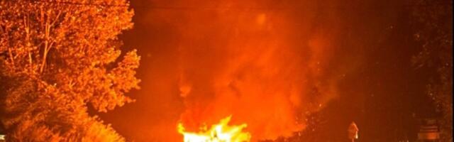 Buktinja na putu za Bosnu: Zapalio se automobil (FOTO)