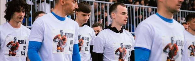 Muk, fudbal stao u 23. minutu zbog legende, a onda je Danko Lazović kroz suze izjavio: Kume moj, sedećeš tamo gde je Tito sedeo! /VIDEO/