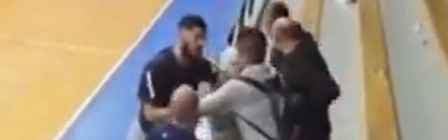 Nastavljen skandal igrača Zvezde: Kalinić i Izundu se popeli na tribine, gurnuli jednog navijača, opšti haos!