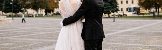 Venčali se Mujo i Fata, a onda se on prvo veče skinuo go i...