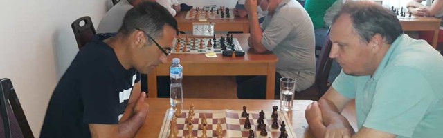 Tradicija duga 47 godina: Održan šahovski turnir u Melencima (Foto)