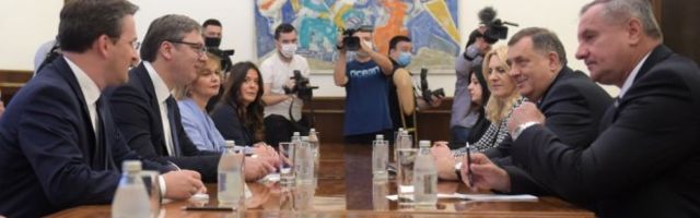 (UŽIVO) ZA NAS JE OD POSEBNOG ZNAČAJA ŠTO IMAMO TAKVE ODNOSE SA SRPSKOM! Vučić se sastao sa Miloradom Dodikom: Kapa dole, ne znam kako to uspevaju!