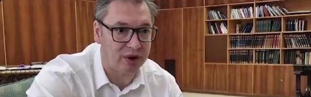 Vučić doručkovao parizer u pola hleba VIDEO