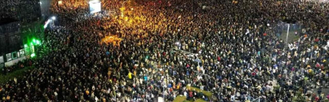 Održan veliki protestni skup u Novom Sadu, obeležili ga brojni incident, uhapšen Ješić, stigao Vučić