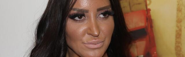 Dekolte do pupka a grudi "beže": Nikad šokantnije izdanje Slađe Poršeline, starleta ovakva izašla iz kuće