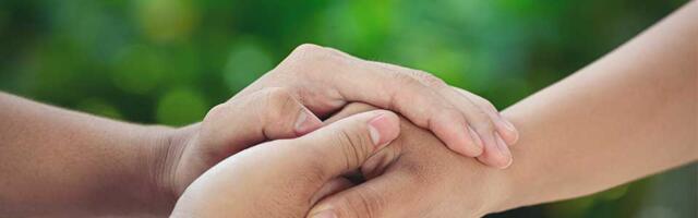 Baka sama brine o pet unuka, druga porodica ostala bez kuće – hitno im treba pomoć