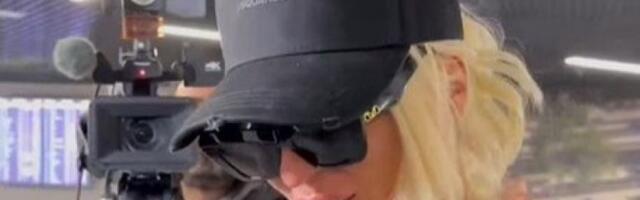 JELENA KARLEUŠA STIGLA U SRBIJU U JEKU DRAME SA TOŠIĆEM! Pevačica izazvala POTPUNI KOLAPS na aerodromu! (VIDEO)