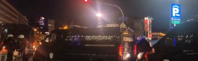 Policijski kordon zbog Vučevića: Studenti reagovali (VIDEO)