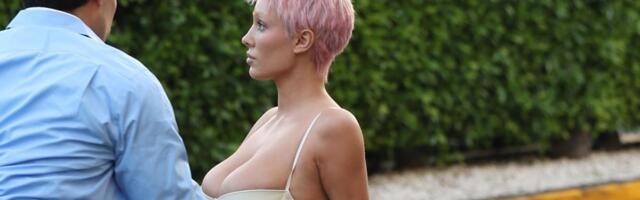 Bjanka Ćensori je ponovo bez blama izašla gola na ulicu: Bujno poprsje kipi, a svi komentarišu jedan detalj