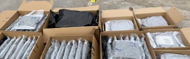 OGROMNA ZAPLENA DROGE U BEOGRADU! U automobilu pronađeno 50 kilograma marihuane i kokain! MEĐU UHAPŠENIMA I ŽENA! (FOTO)