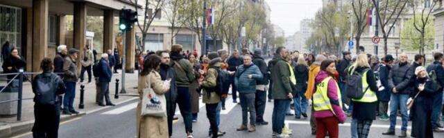 Ljudi, počelo je! Blokaderi u Knjaževcu podržali SNS