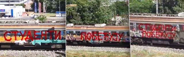 Građani u šoku! Na vozu osvanula blokaderska poruka - dokle više ovo ludilo?! (VIDEO)