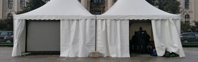 Frilenseri postavili šatore ispred Skupštine, protest zbog modela oporezivanja