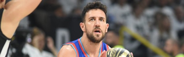 Micić vodio glavnu reč, Petrušev umalo savršen na debiju, ali Efes jedva srušio novajliju (VIDEO)