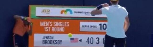 SRAMNI AMERI! Novaka su ZBOG ovoga diskvalifikovali, a NJIHOV pogodio REKETOM SUDIJU, pa NIŠTA! SKANDAL! (VIDEO)