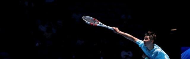 Ovako nešto tenis još nije video! Servirao, a onda... U šoku i on i publika! (VIDEO)