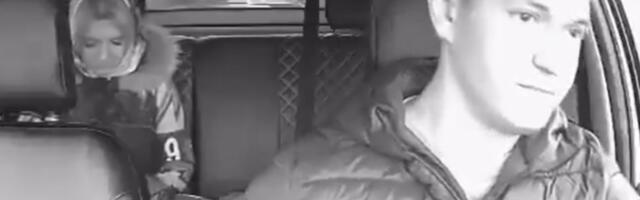 JEZIVO! Putnica ušla u taksi i odmah iz torbe IZVUKLA MAČETU! Vozač se oduzeo od straha, pa je doneo RIZIČNU ODLUKU (VIDEO)