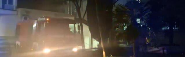 VELIKI POŽAR U TREBINJU Buktinja u bolnici, vatrogasci na terenu (VIDEO)