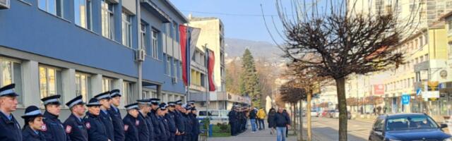 МУП: У знак солидарности са убијеним колегом упаљене ротације у Српској
