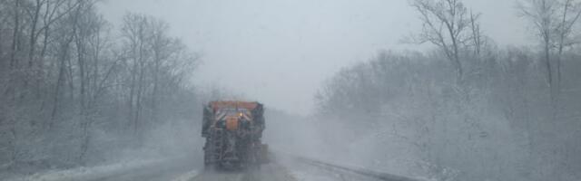 Putevi Srbije: Kod Lebana voda na kolovozu, kod Doljevca odron