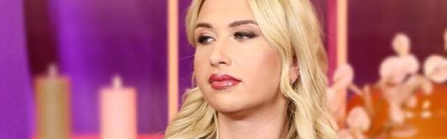 Sva u šavovima i ranama: Pevačica završila na operacionom stolu (FOTO)