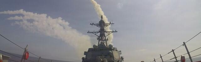 "Promenite kurs, ili ćemo pucati na vas!" Snimljeno kako Iran preti američkom razaraču u Ormuskom moreuzu