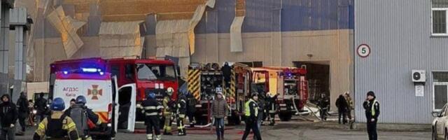 DRAMA U SUPERMARKETU! Muškarac uleteo s puškom i počeo da NASUMIČNO PUCA NA KUPCE (VIDEO)