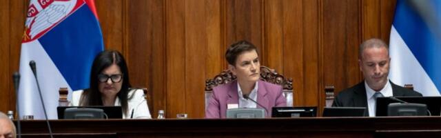 "ZA ONO ŠTO RADI MARINIKA TEPIĆ POTREBNI SU LEKOVI NA RECEPT": Hit snimak u kome Ana Brnabić objašnjava kako se sprema za zasedanju skupštine (VIDEO)