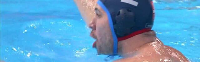 Au, Srbija ne može bez drame: Mandić dobio isključenje, sudije videle lakat u glavu! /FOTO/